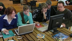 Elupuu.org tegijad tööhoos. Fotod: Mark Nelson